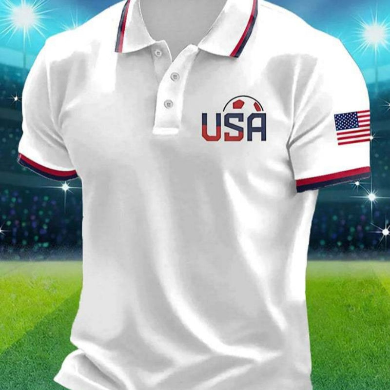 Camiseta de manga corta con estampado de la bandera nacional y cuello vuelto. Camisa tipo polo