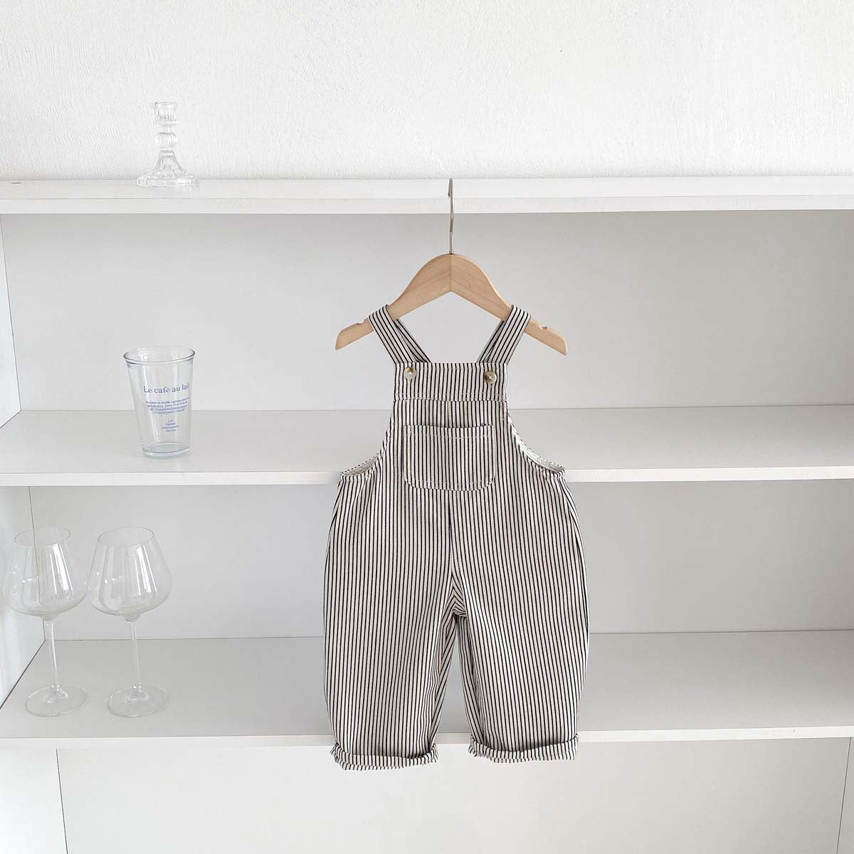Mono vaquero informal con tirantes para bebé y niño pequeño