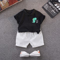 Conjunto de Dos Piezas con Estampado de Dinosaurios para Niño — Rugido de Estilo