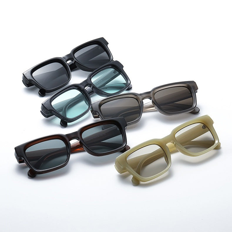 Gafas de sol versátiles, minimalistas y de estilo retro para hombre y mujer.