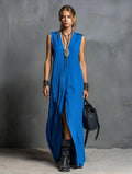 Long sleeveless V-neck dress with slit