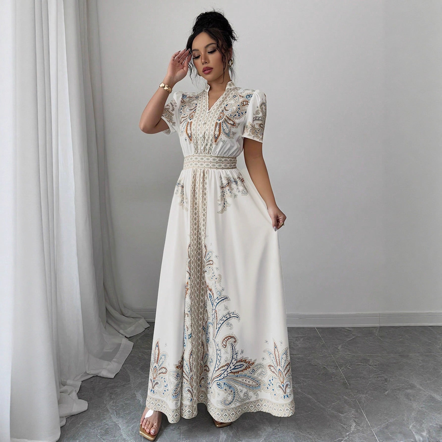 Vestido Maxi Paisley con Cintura Alta, Cuello Mao y Encaje