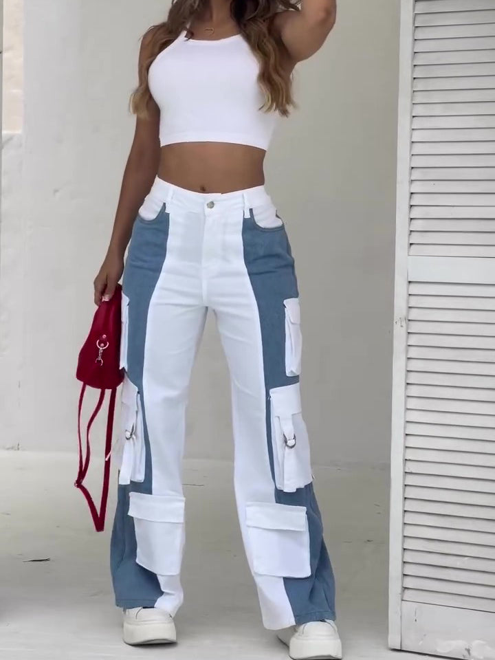 Pantalones vaqueros cargo con bolsillos en contraste