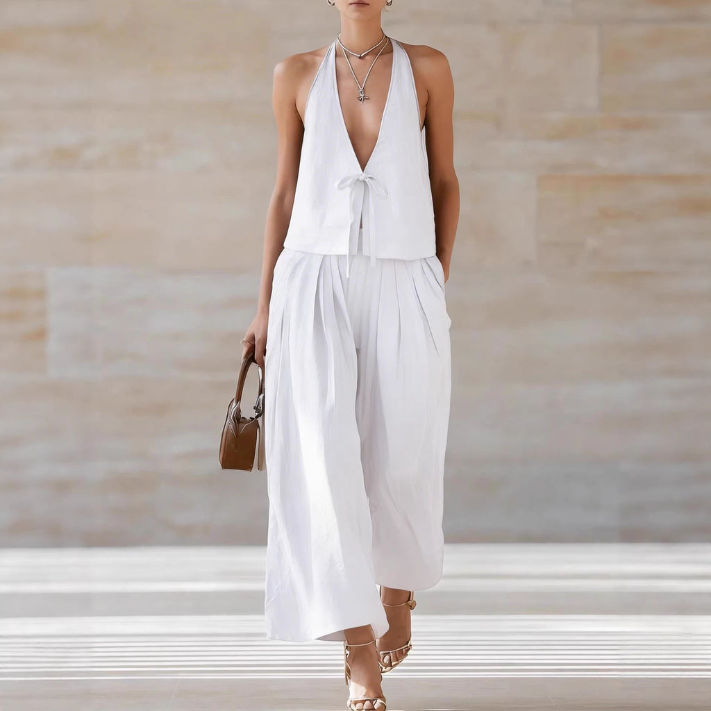 Conjunto de mujer moderno e informal compuesto por chaleco sin mangas y pantalones anchos holgados.