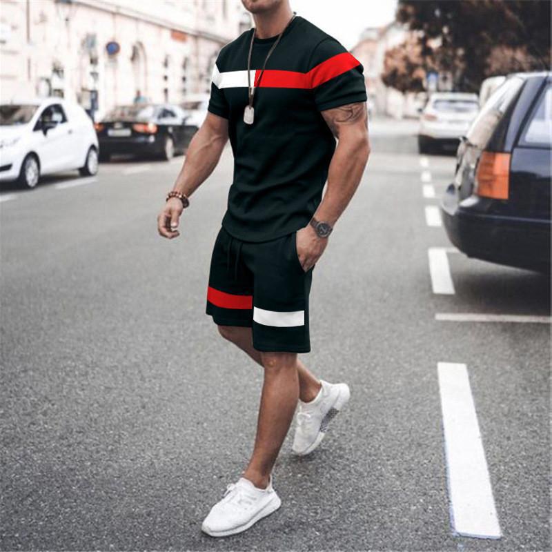 Conjunto deportivo informal de dos piezas para hombre — camiseta y pantalón corto estampados