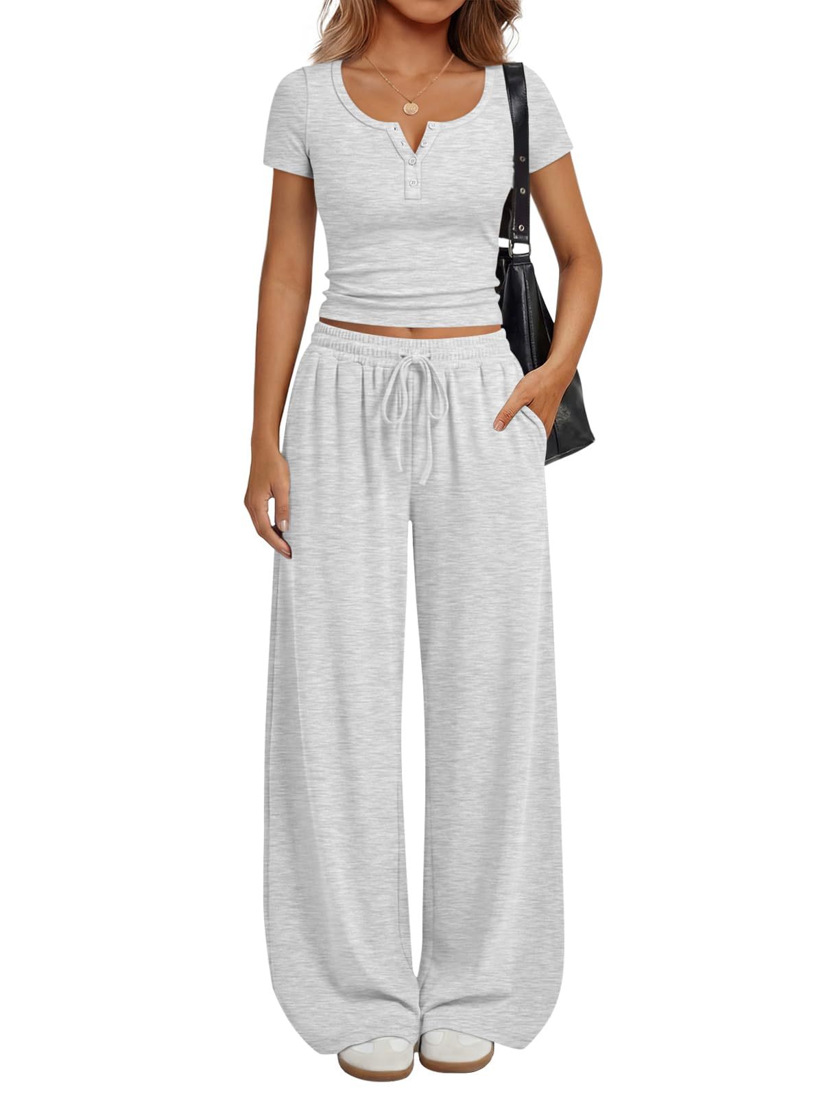 Conjunto de ropa de estar por casa para mujer: top de manga corta y pantalón de pierna ancha.