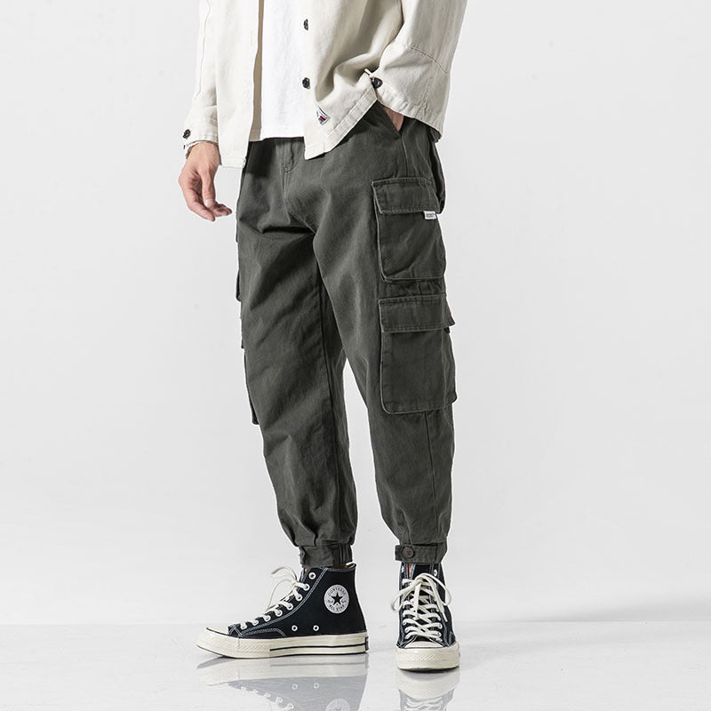 Pantalones militares casuales de corte ajustado para hombre.
