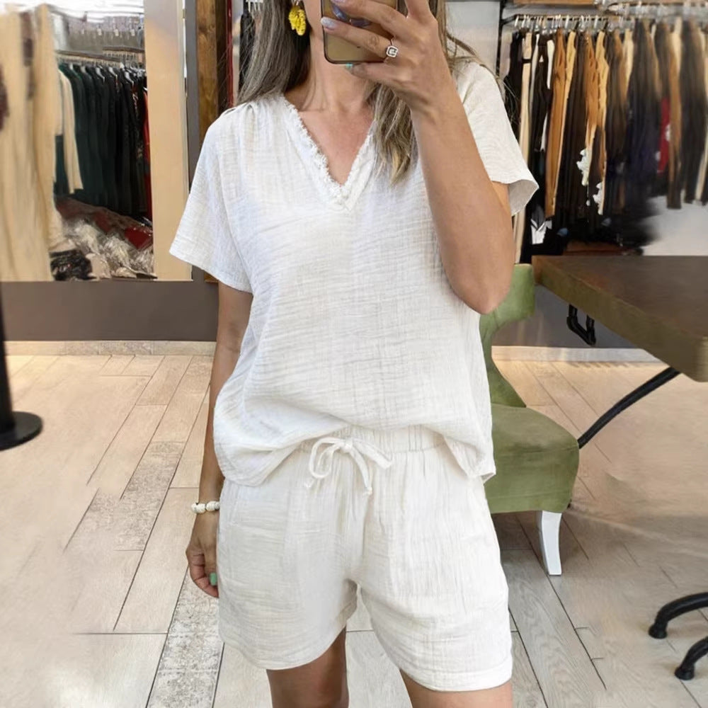 Conjunto informal de top de manga corta con cuello en V y shorts para mujer.