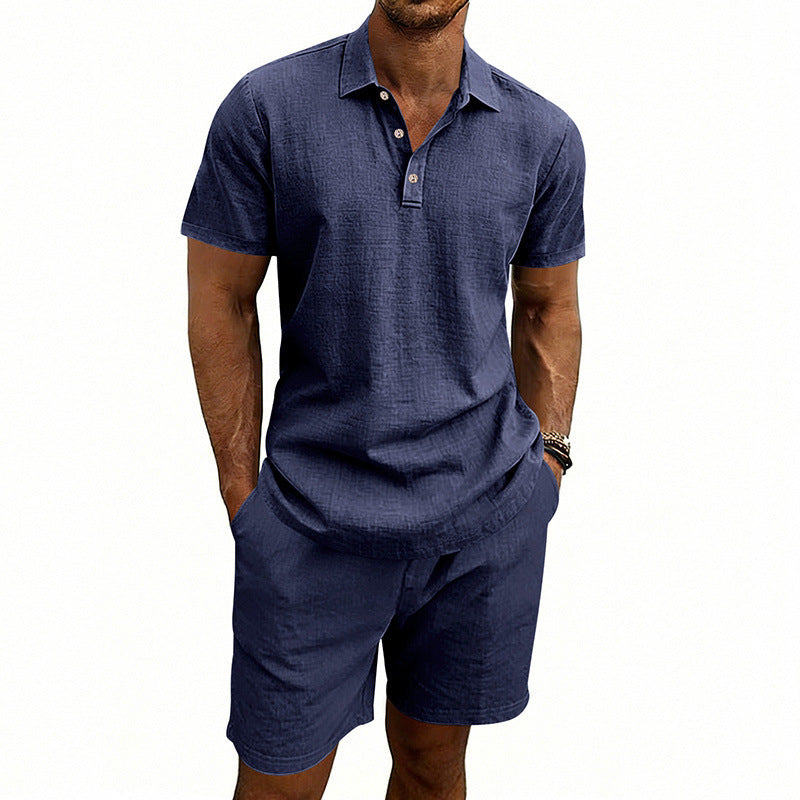 Conjunto informal de lino para hombre con pantalón corto de manga corta.