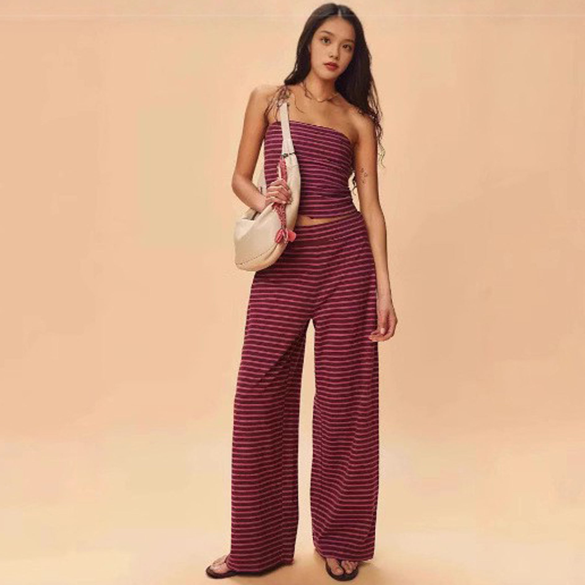 Conjunto de top y pantalón de tubo a rayas estampadas