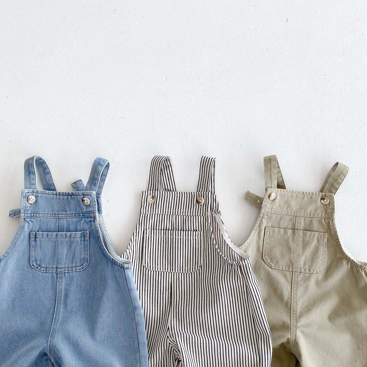 Mono vaquero informal con tirantes para bebé y niño pequeño