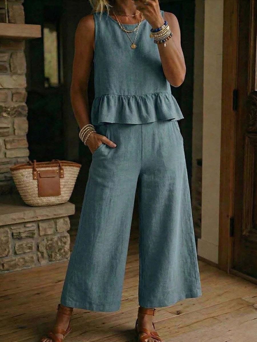Conjunto de mujer de top sin mangas con volantes y pantalón corto de algodón y lino.