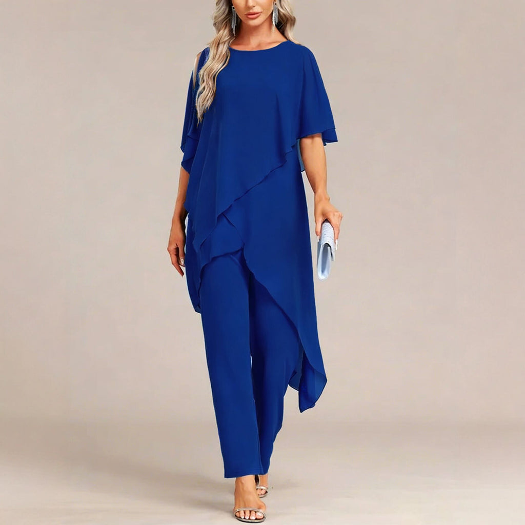 Conjunto de dos piezas para mujer: top de hombros descubiertos y pantalón de corte irregular.