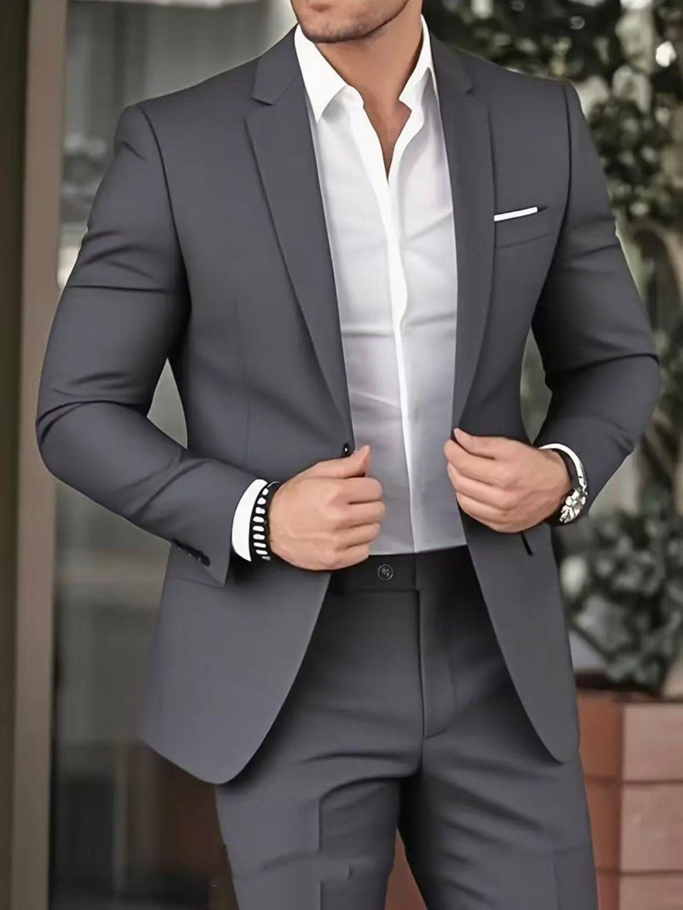 Elegante traje de gala ajustado y pantalón de vestir para hombre.
