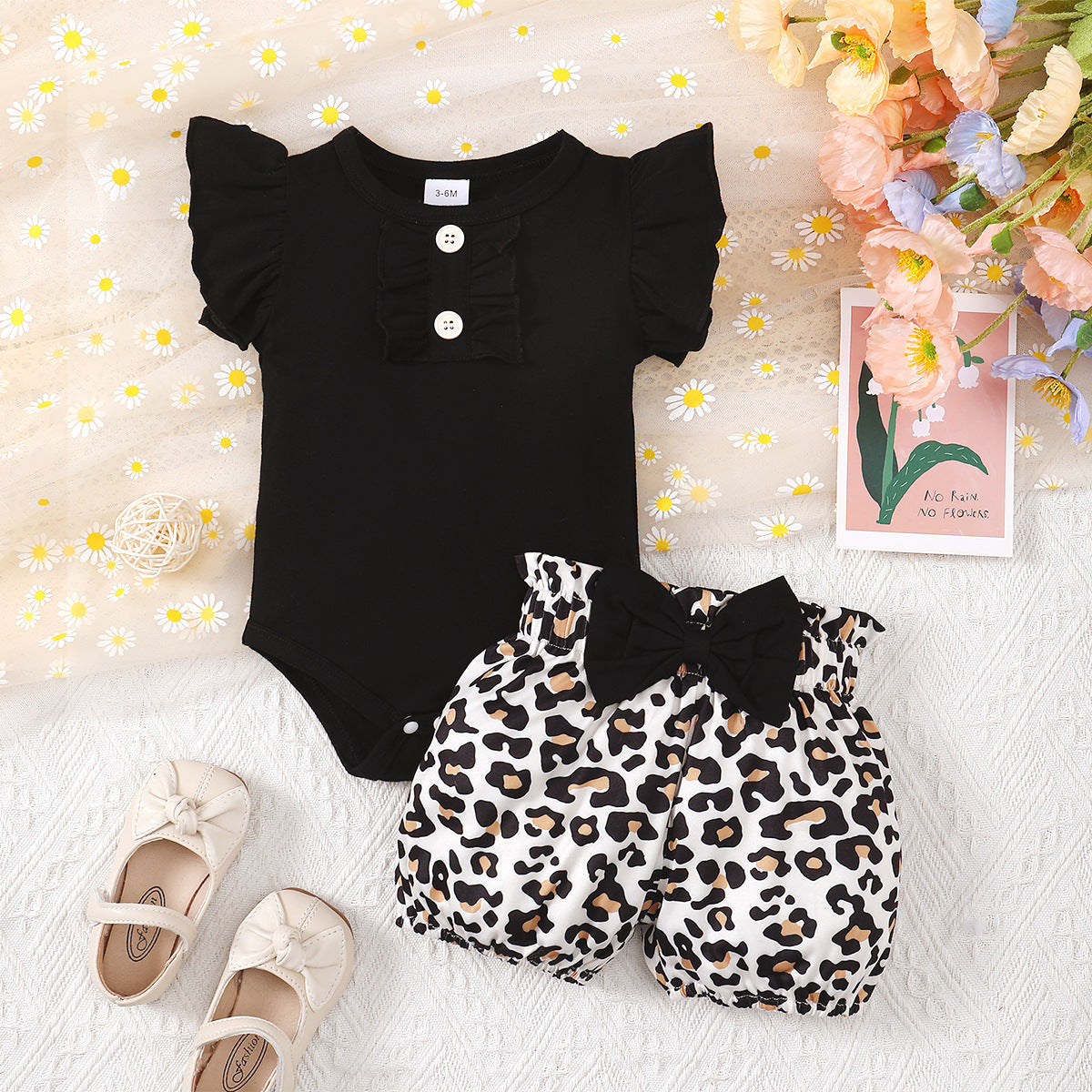 Mono Infantil con Lazo y Pantalón Corto de Estampado Leopardo — Algodón Bebé