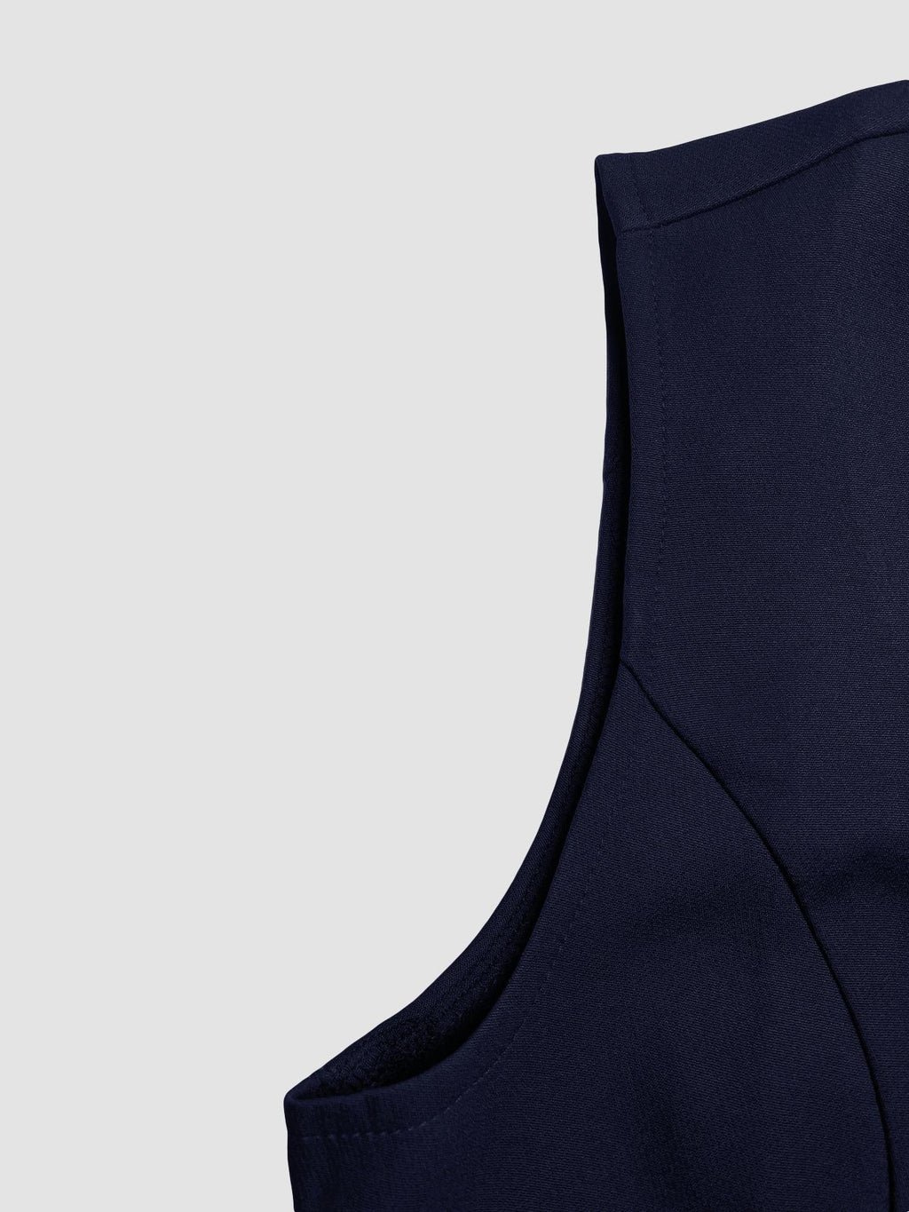 Conjunto de dos piezas informal de mujer, de talle alto y pierna ancha.