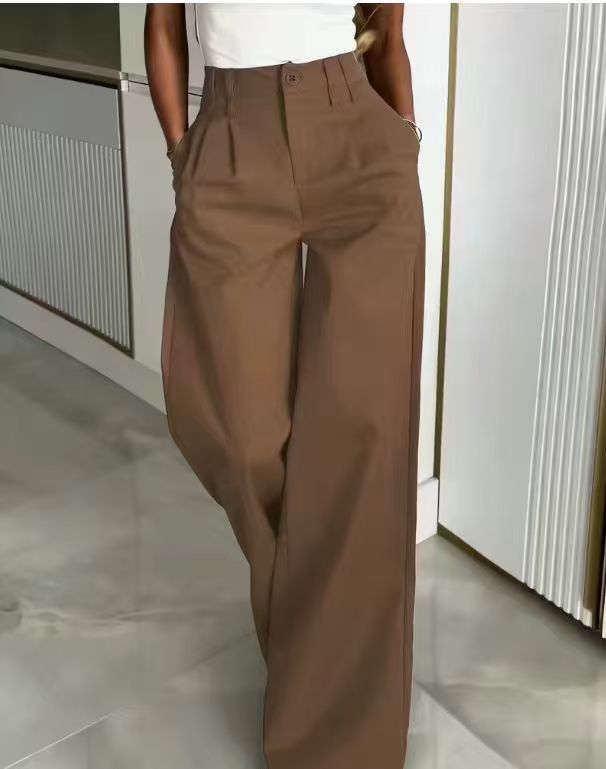 Pantalones casuales holgados y fluidos que favorecen la figura hasta el suelo.