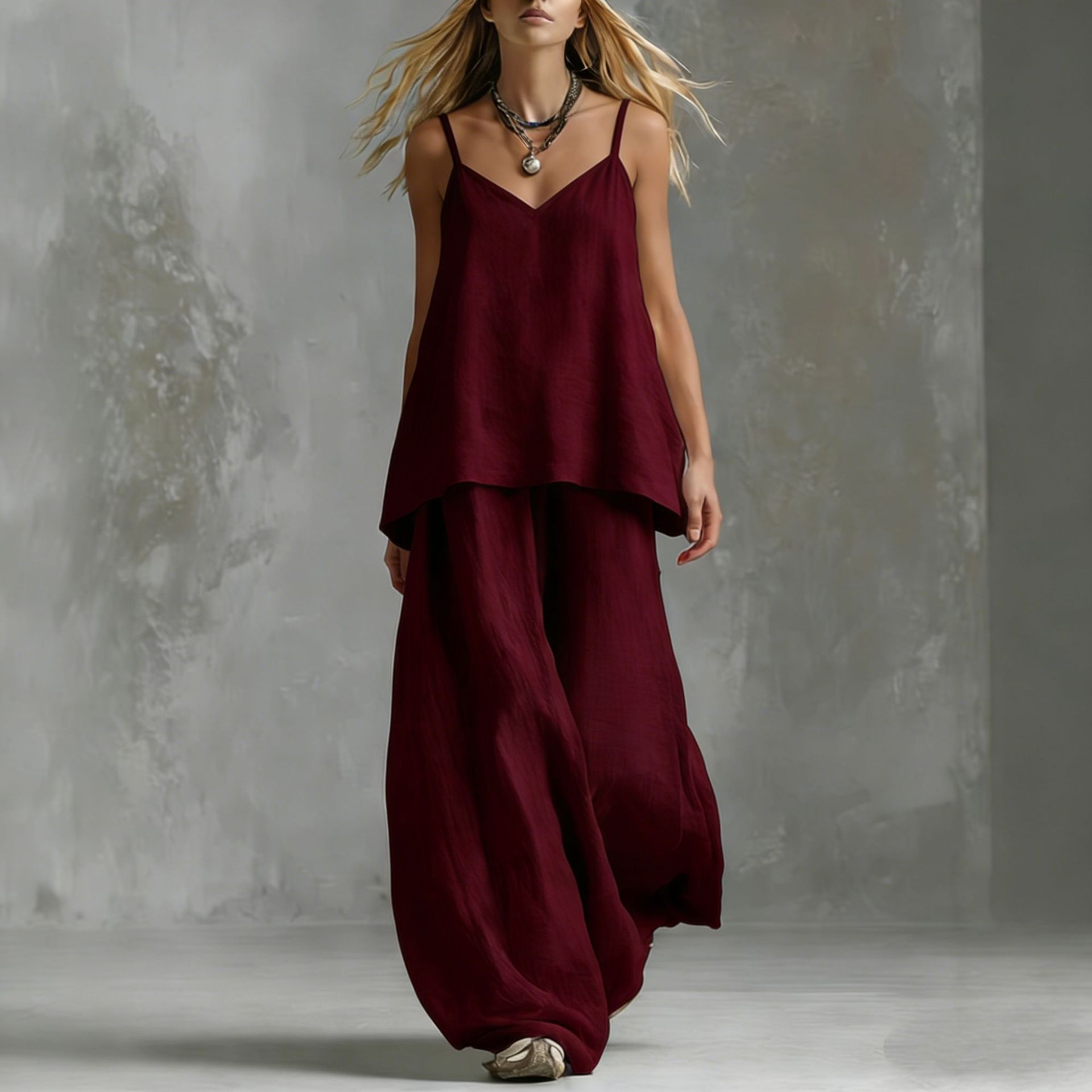 Traje elegante de mujer sin mangas de color liso