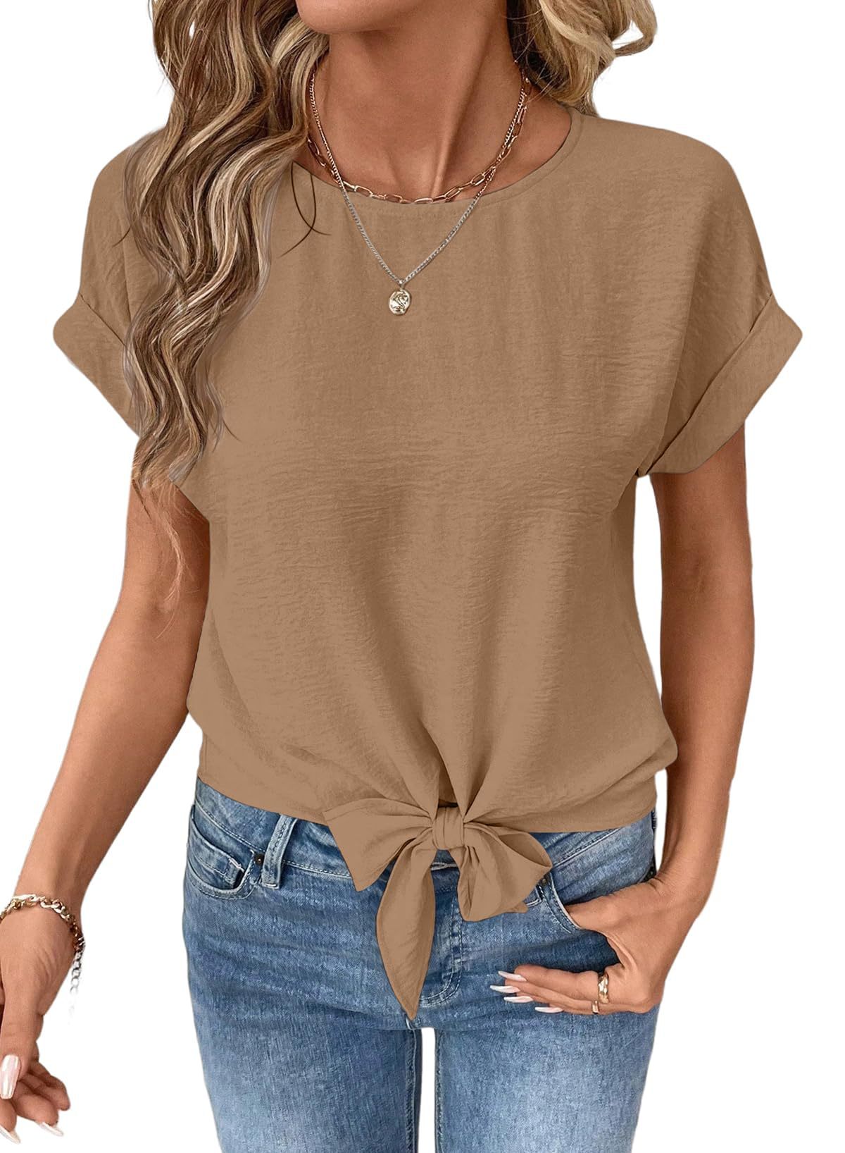 Camisa de manga corta con cuello redondo y bajo anudado