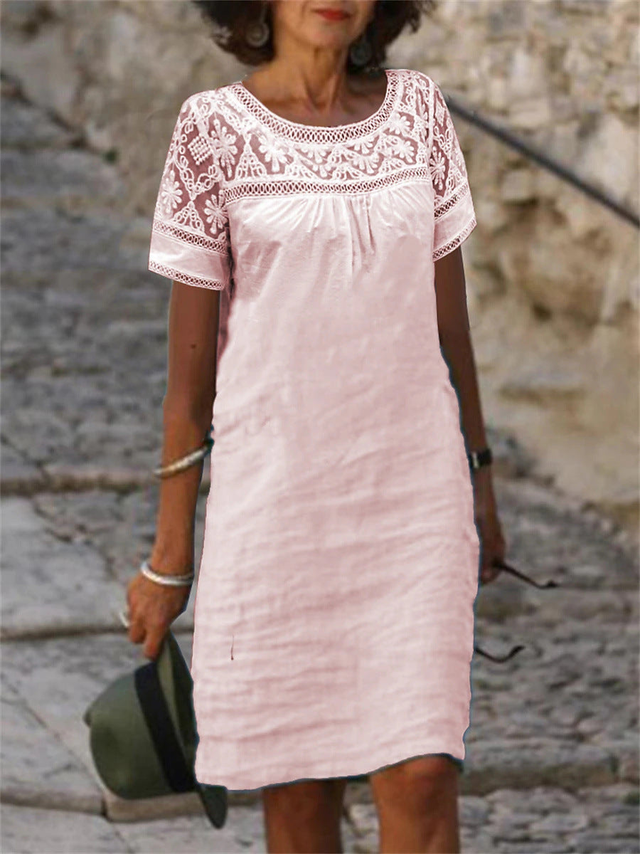 Vestido informal de manga corta, cuello redondo, color liso, de algodón y lino con detalles de encaje y patchwork.