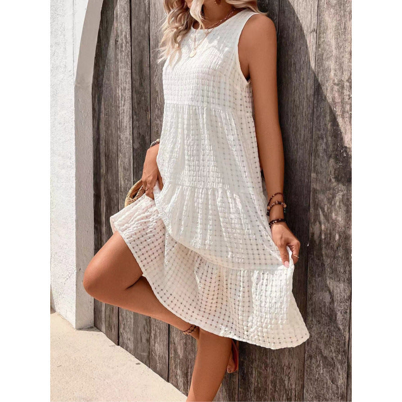 Elegante y moderno vestido blanco corto